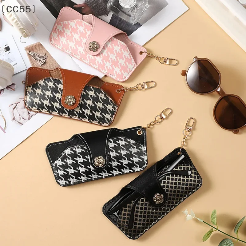 [-CC55] حامل نظارات مطبوع بنقشة Houndstooth مع سلسلة مفاتيح حافظة نظارات عتيقة حقيبة تخزين النظارات الشمسية المحمولة للسفر اليومي