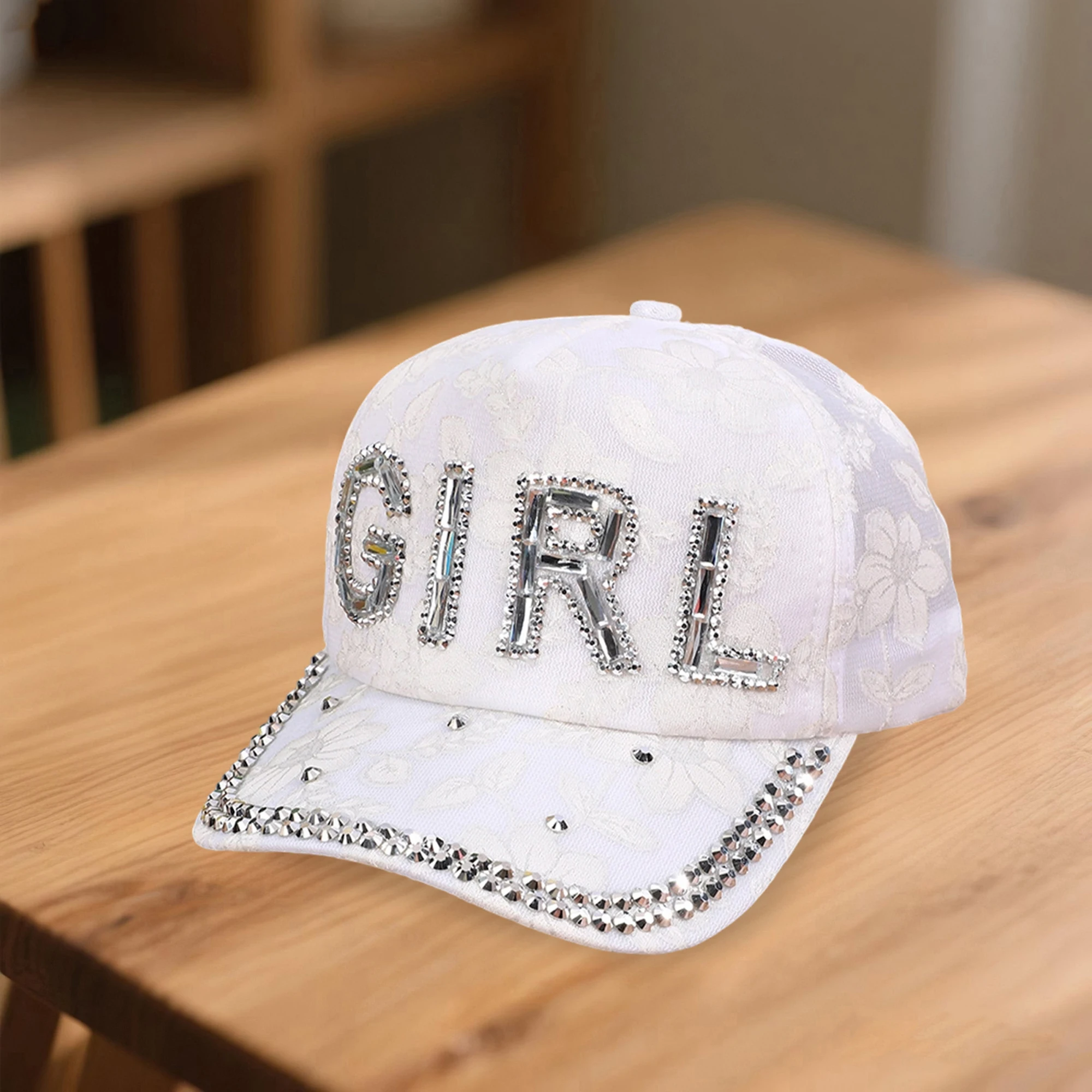 Elegante berretto con visiera parasole ricamato Cappello da baseball regolabile da donna con dettaglio di strass scintillanti per attività all'aperto e