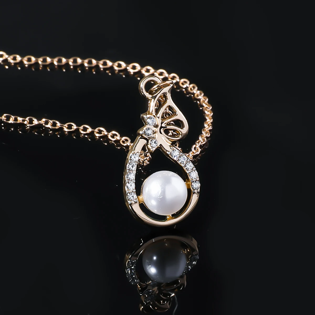 4Pcs Women Elegant Imitation Pearl Jewelry Set  Butterfly Pendant Necklace Bracelet Drop Earrings Women Wedding Accessories