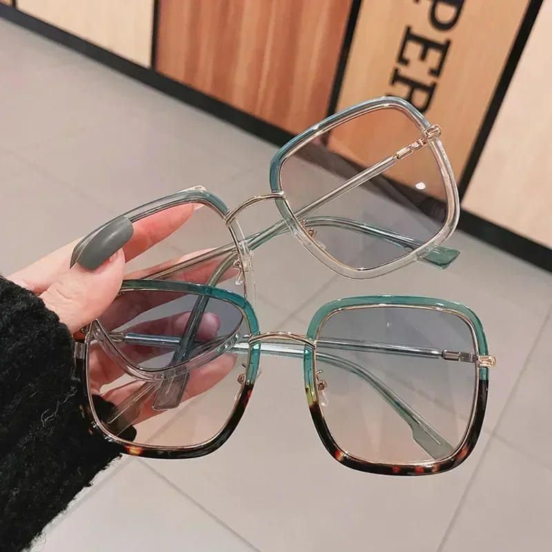 

Vintage Gradient Color Frame Green Clear Sunglasses For Women 2025 New Fashion Oversized Alloy Elegant Sun Glasses Female Shades