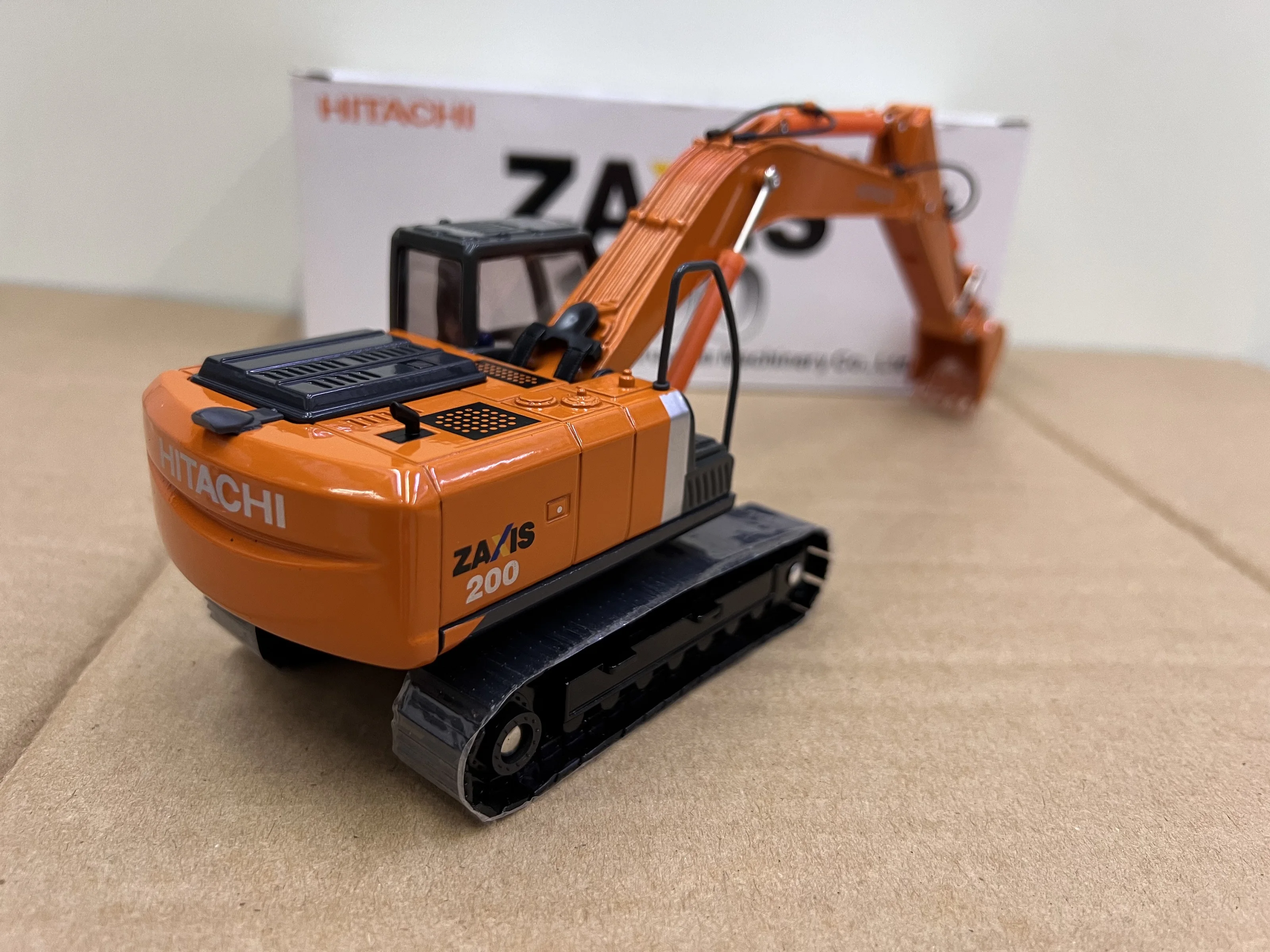 Diecast Alloy 1:40 Scale HITACHI ZAXIS 200 Engineering Excavator Model Adult Classic Collection Toy Gift Souvenir Static Display