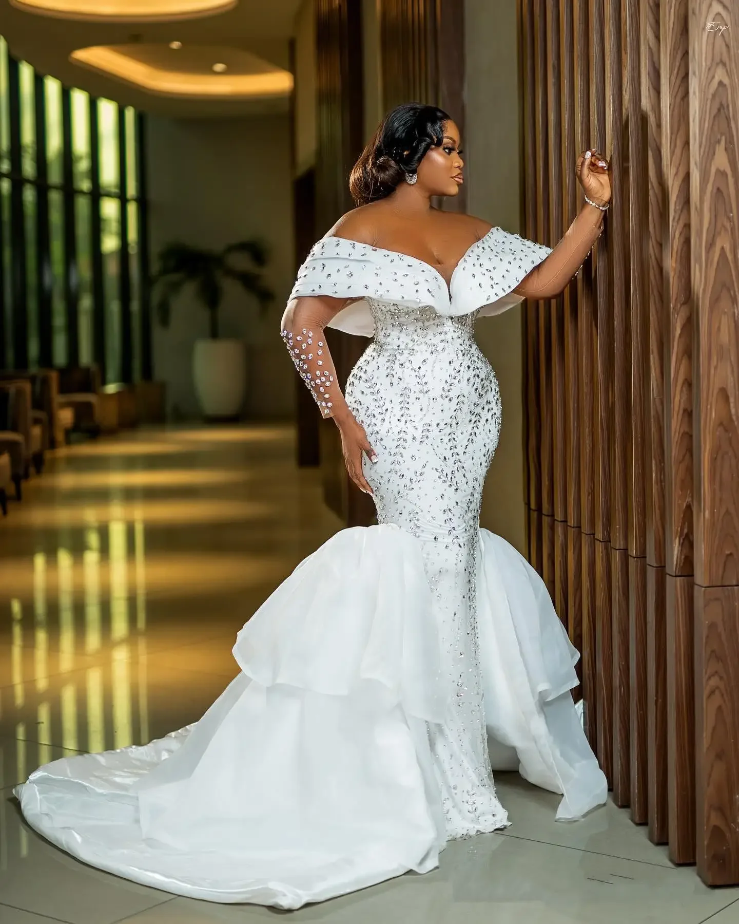 Luxurious Mermaid 3D Crystal Beaded African Women's Wedding Dress Sexy V-neck Strap Detachable Tail Bridal Dress Customized