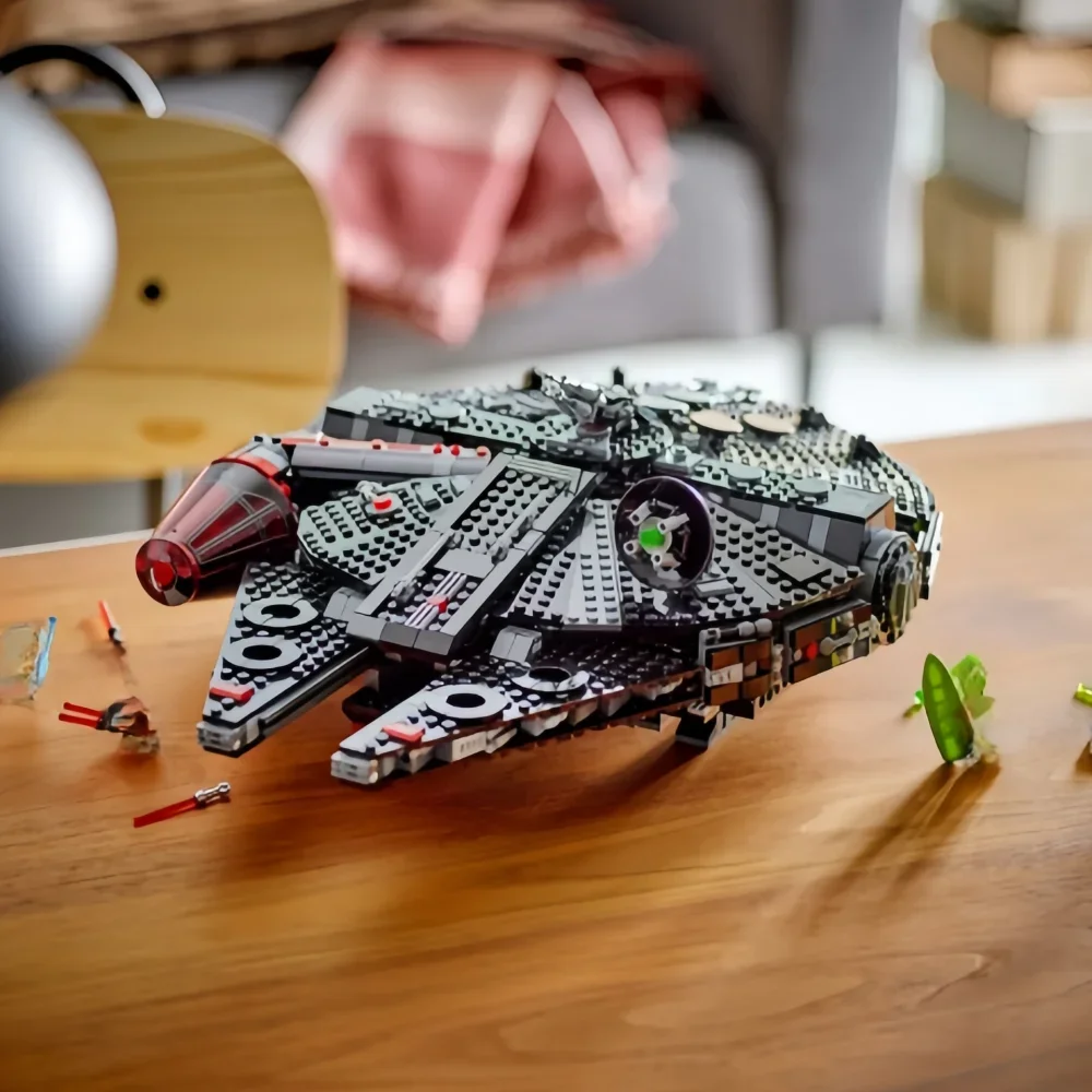 Blocs de construction de vaisseau spatial du film Space War The Dark Falcon, 1579 pièces, avec 6 figurines, briques à assembler, jouet cadeau pour Fan adulte