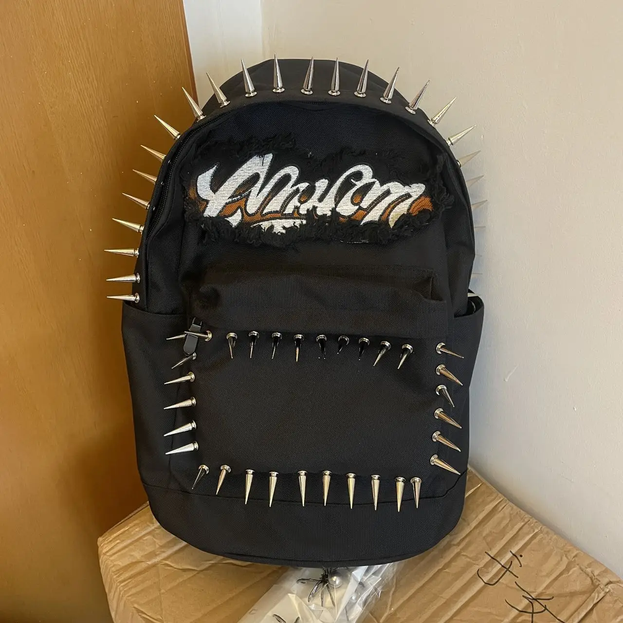 sacs-a-dos-tendance-grande-capacite-style-punk-avec-rivets-pour-femmes-sacs-a-dos-avec-lettres-appliquees-sacs-a-dos-pour-hommes-sacs-a-dos-pour-ordinateur-portable