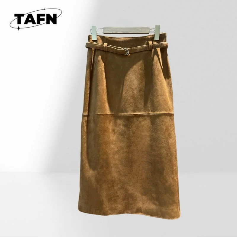 

Модная женская мини-юбка в рубчик с высокой талией, облегающая, для повседневного образа. Легкая женская миди-юбка с высокой талией, эстетичная модель AK0605.