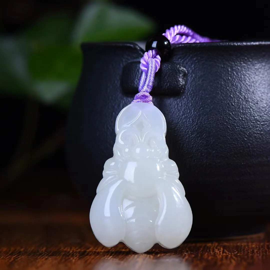 Exquisite Hetian Jade Bee Pendant Jewelry 3223#