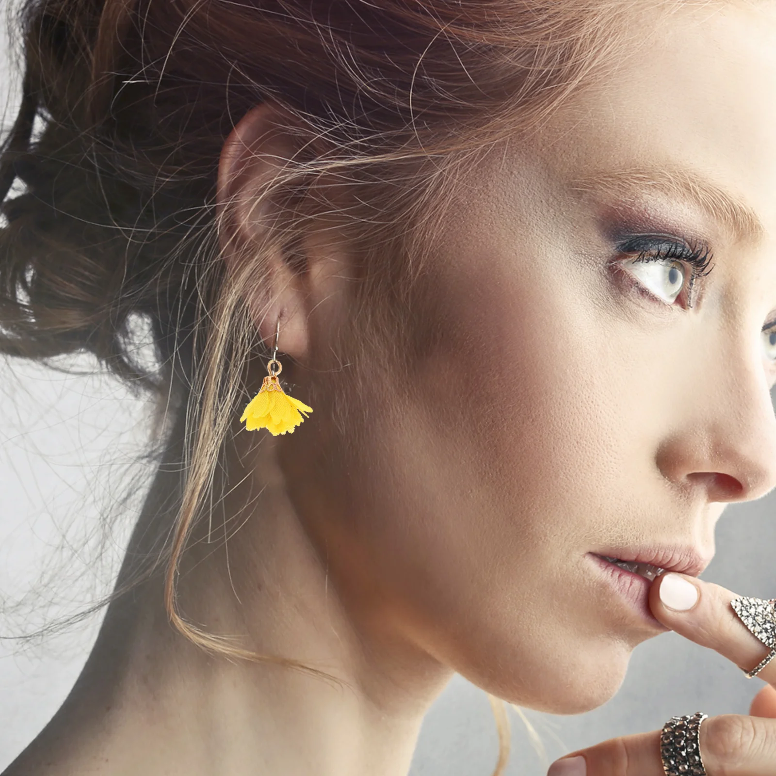 

50Pcs Mini Flower Tassel Charms Fabric Pendants DIY Keychain Tassels for Jewelry Crafts Bag Purse Decorative Small Tassel