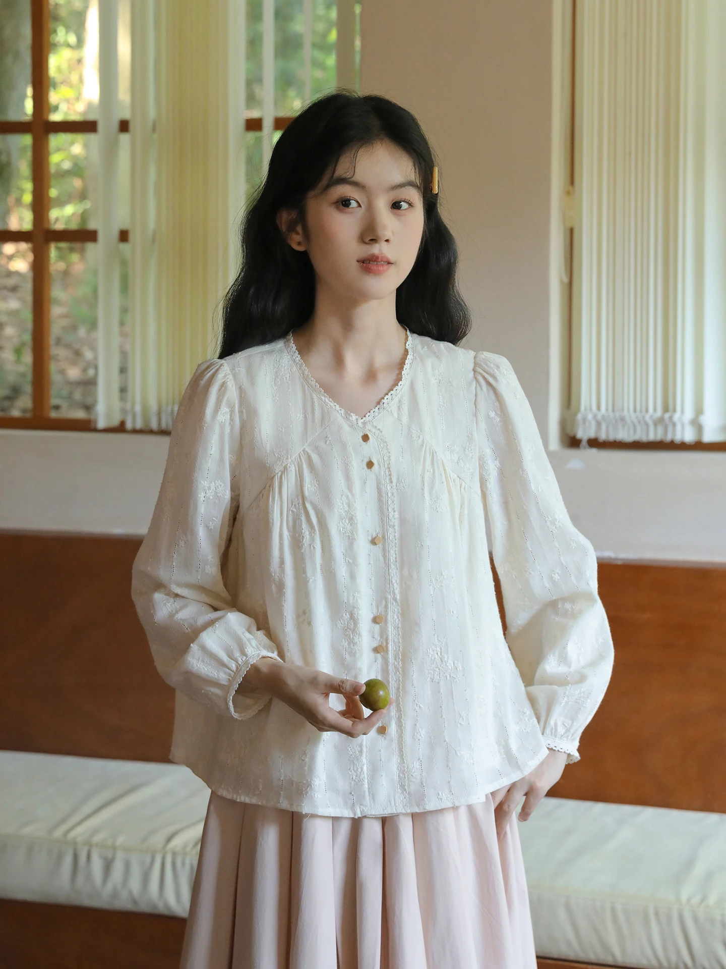 

Женская хлопковая рубашка Nesoulum с длинным рукавом, вышивкой и цветочным узором, свободного кроя, винтажная, с V-образным вырезом, дышащая, комфортная, спортивная.