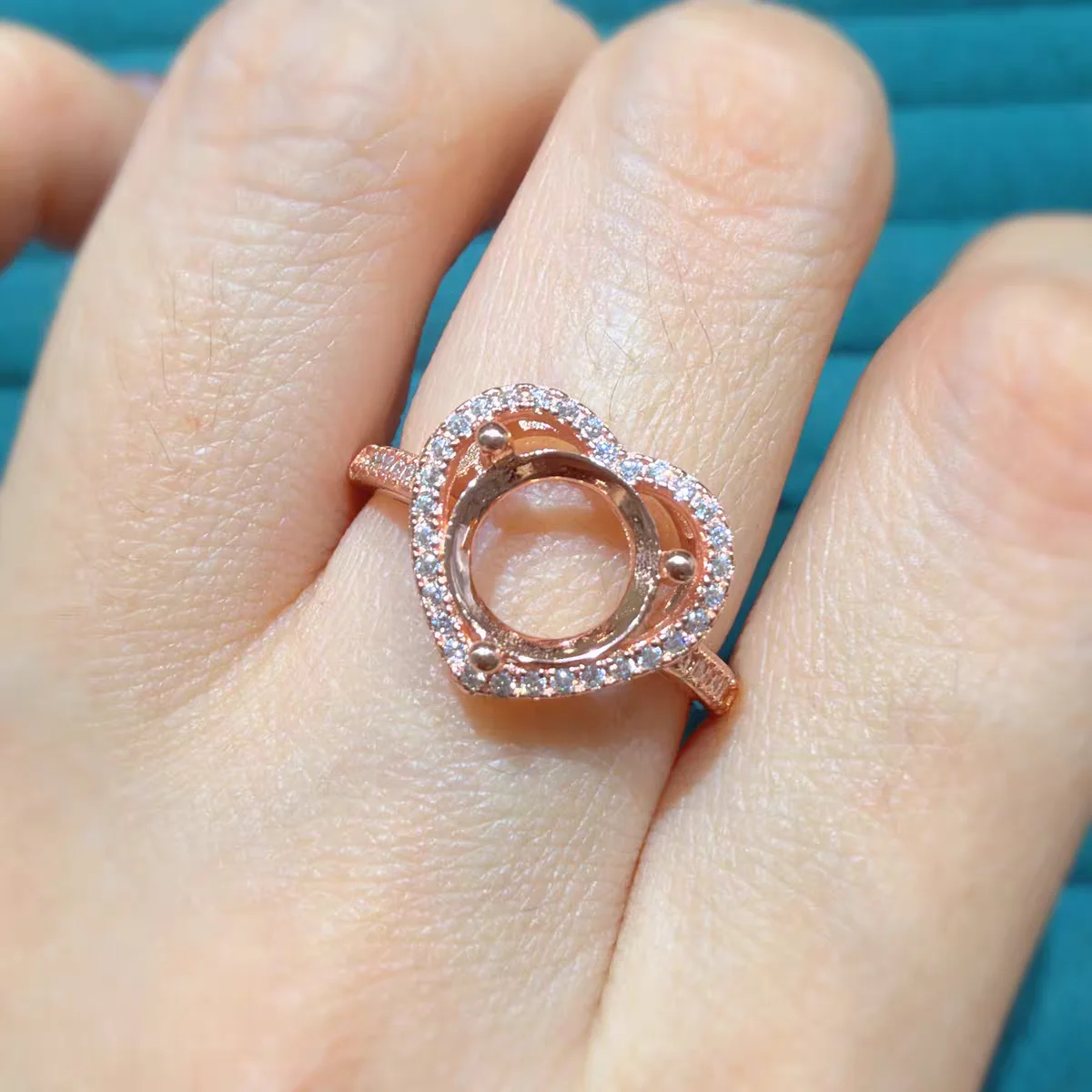 90 S925 sterling silver ring, hollow, round, 6.5/8mm, heart-shaped, hollow, surrounded by diamonds, adjustable clasp