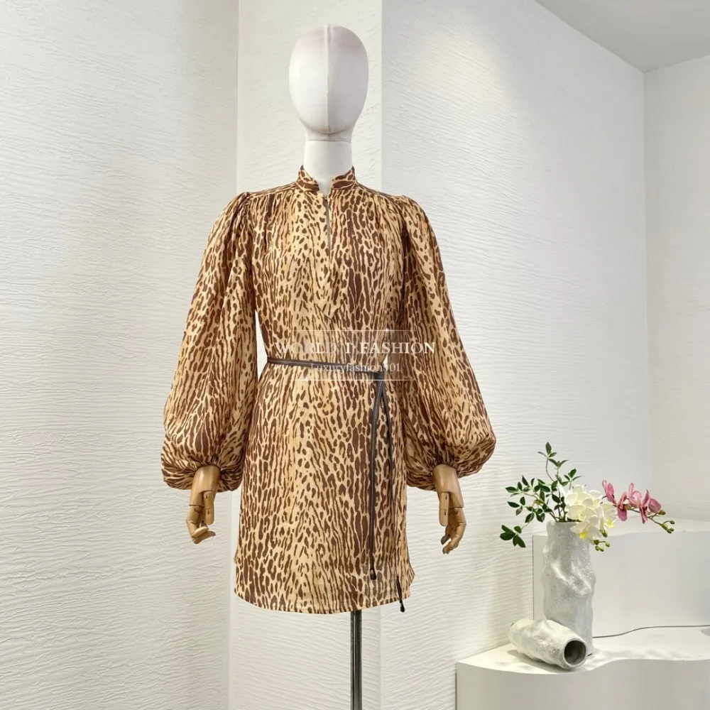 فستان قصير بأكمام طويلة وطبعة الفهد البني 2025