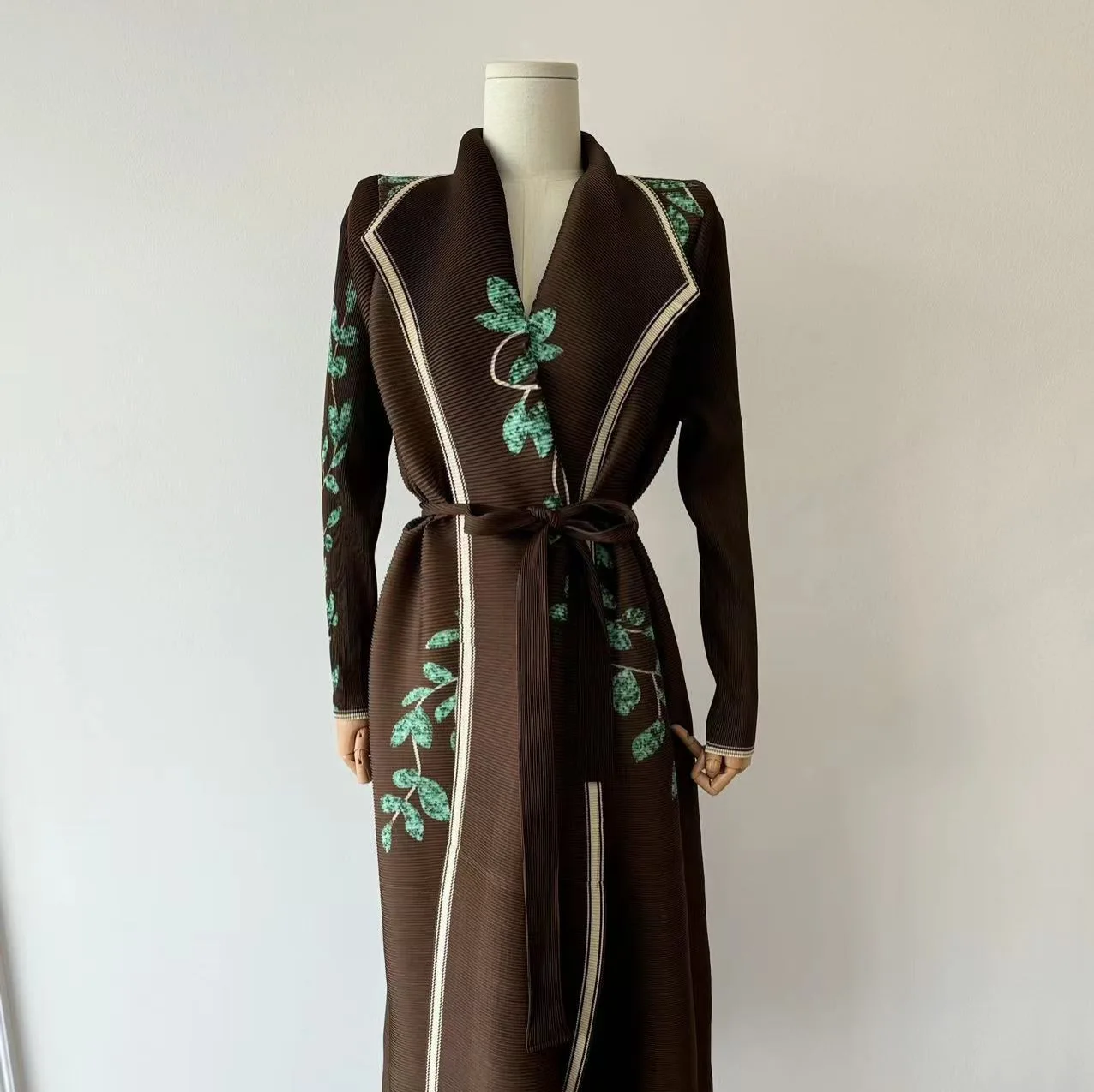 2024 Autumn New Pleated Women\'s Long Gown Fashion Printed Cardigan Nine Tie Design Trench Coat Loose Plus Size