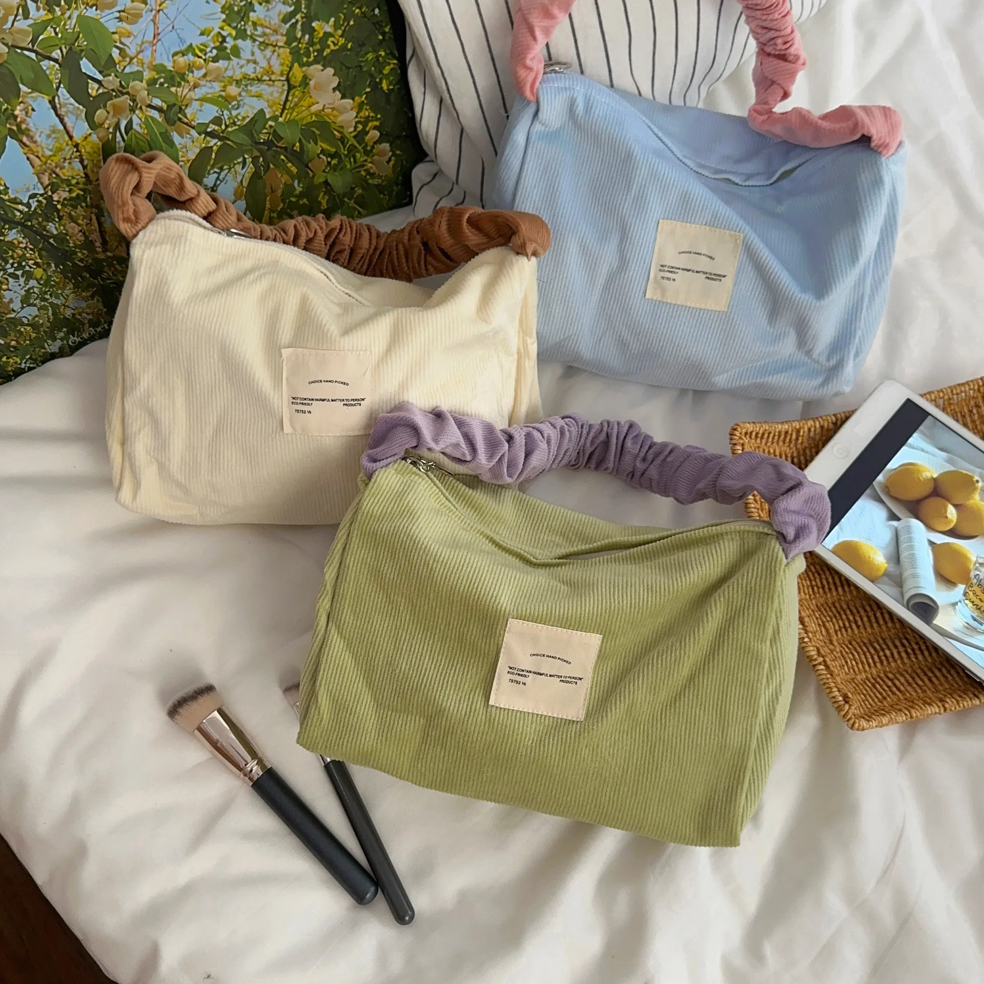 

Women's Makeup Bag Korean Dopamine Handheld Cosmetic Bag Large Capacity Portable Luxury Brand High Quality Corduroy Storage Bag