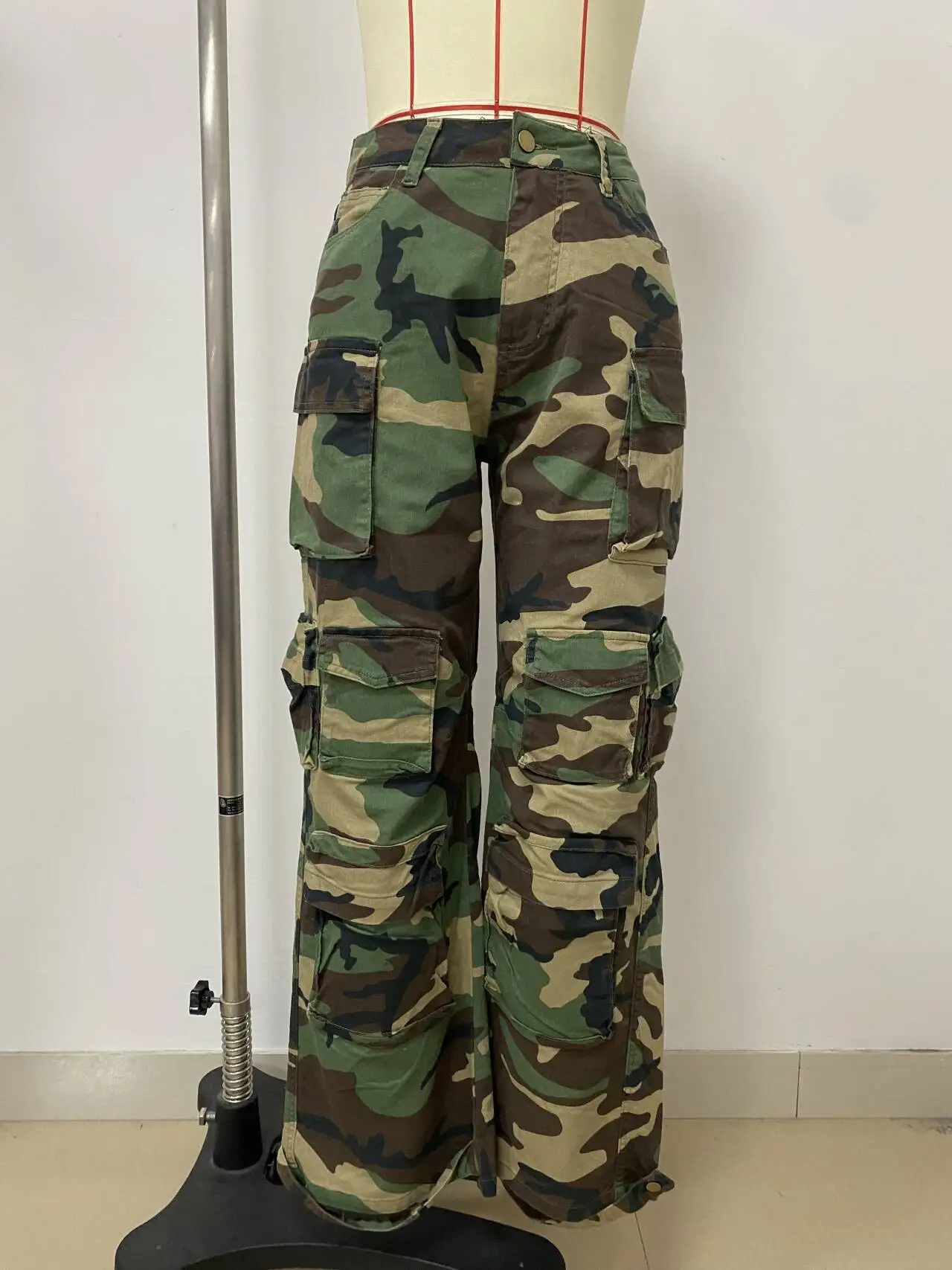 Pantaloni da jogging a gamba larga con stampa mimetica multitasche da donna 2025 Pantaloni dritti hip-hop attivi cargo streetwear