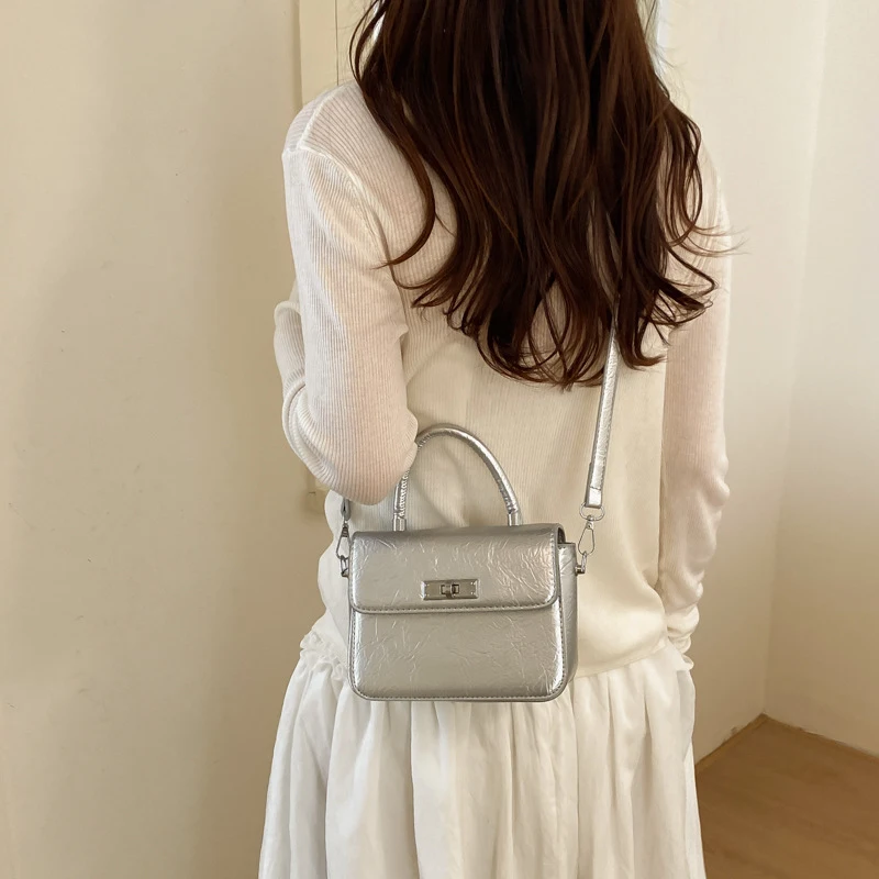 2026 New Retro Small Square Handbag Women's Minimalist Single Shoulder Crossbody Bag Versatile Phone Bag