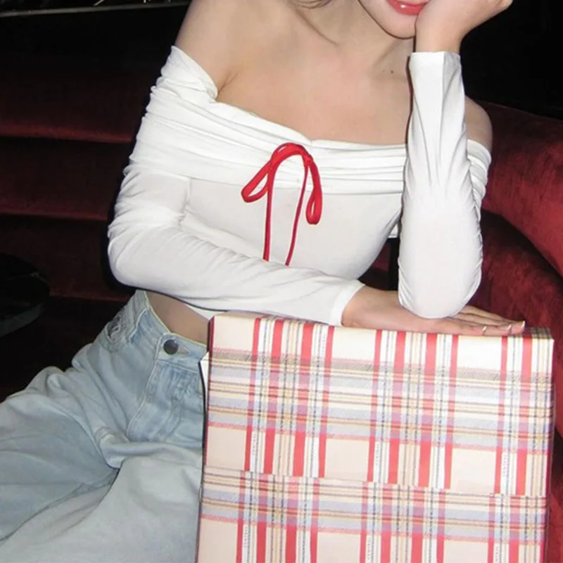 

Women's long sleeved T-shirt top in spring one shoulder sweet and spicy style bow tie casual and fashionable women's clothing ﻿