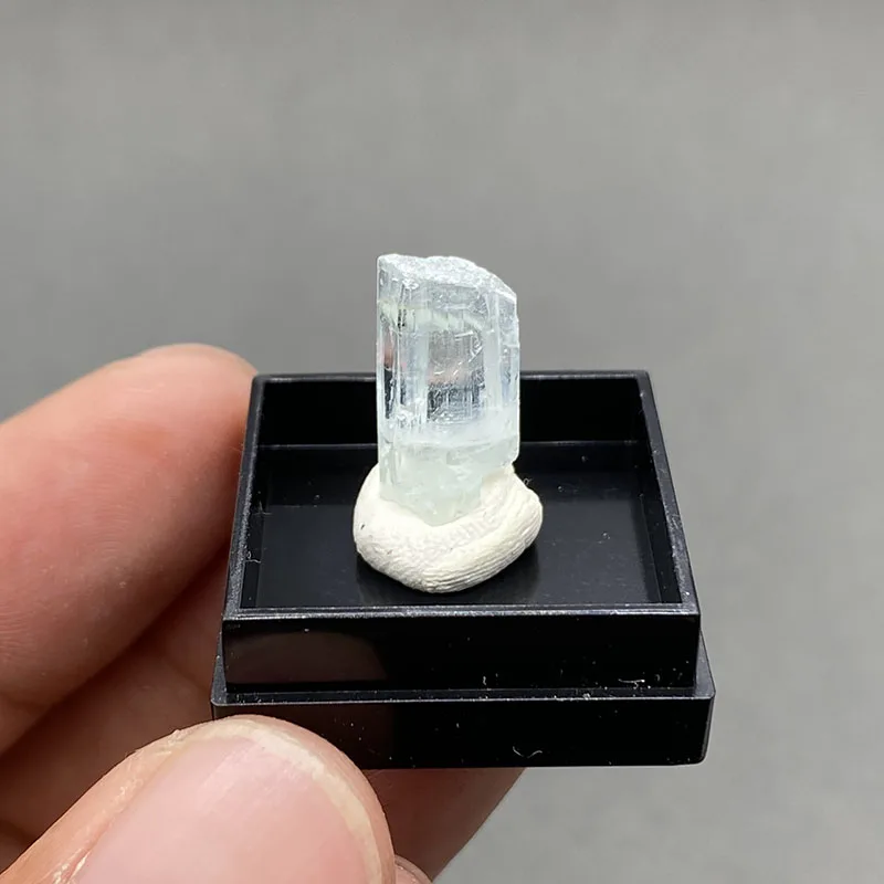 100% عينة معدنية خشنة من الزبرجد العمودي الباكستاني الطبيعي شفاء كريستال جوهرة قلادة الخرز + حجم الصندوق: 27*27*25 مللي متر