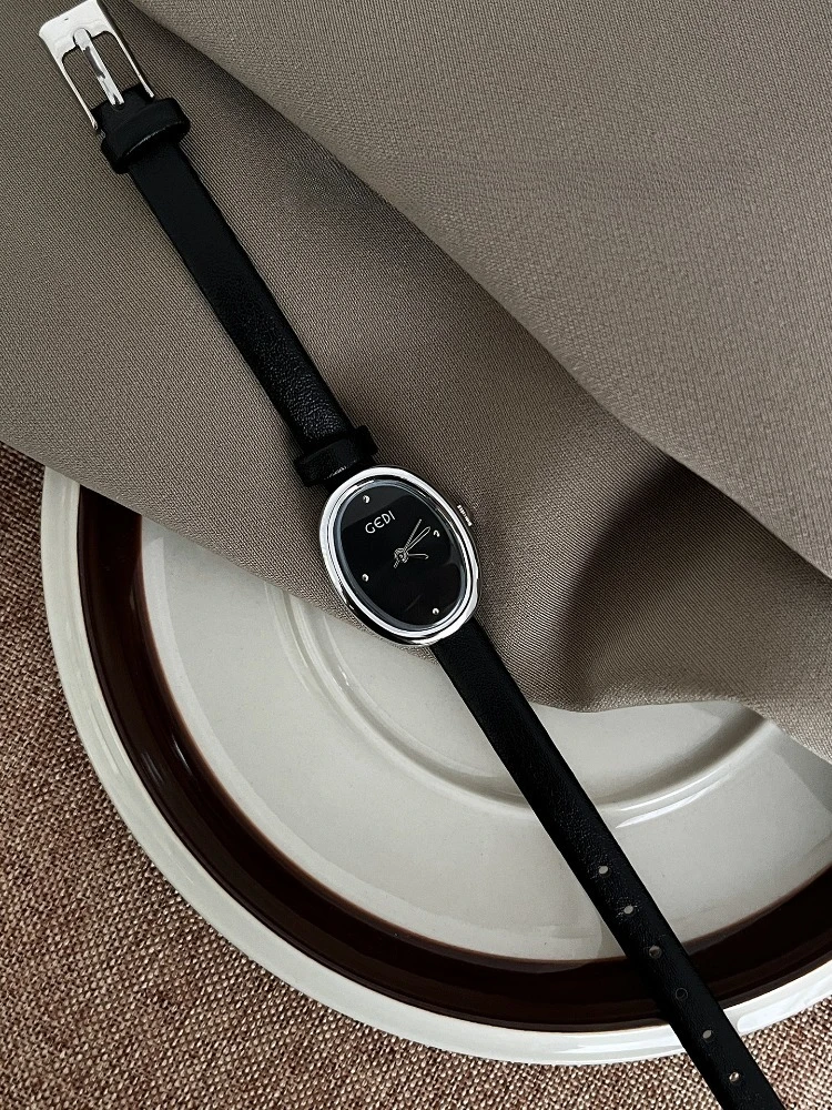 Women's watch daily commute simple fashion design retro high sense women's watch niche temperament simple