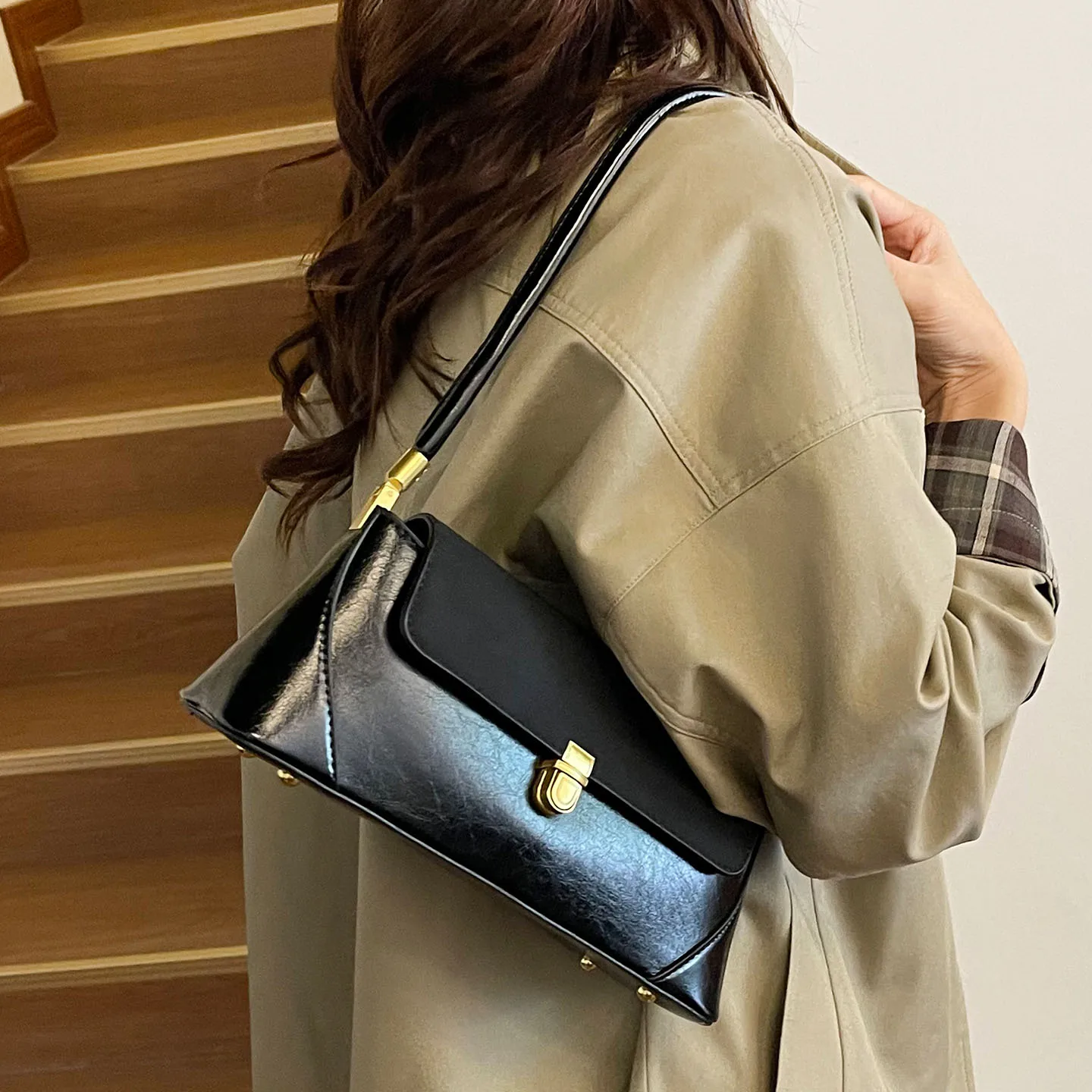 الفرنسية الرجعية حقيبة تحت الإبط للنساء الخريف/الشتاء موضة حقائب الحفلات متعددة الاستخدامات الصلبة بسيطة بولي PU حقائب كتف واحدة الاتجاه