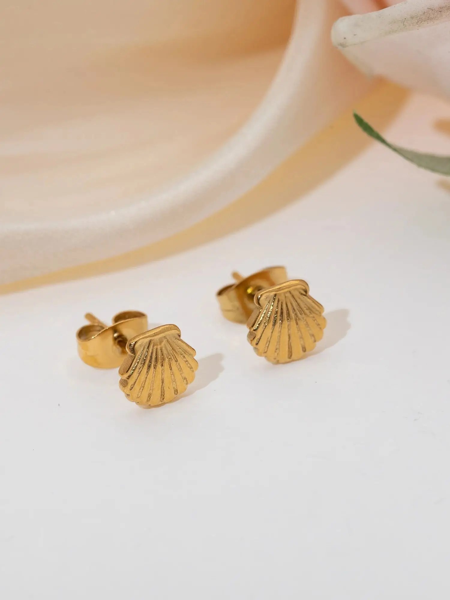 WOUWU Beach Seashell Piercing Earrings for Women Gold Color Bohemia Stud Earrings Stainless Steel Jewelry Gift Summer Trend