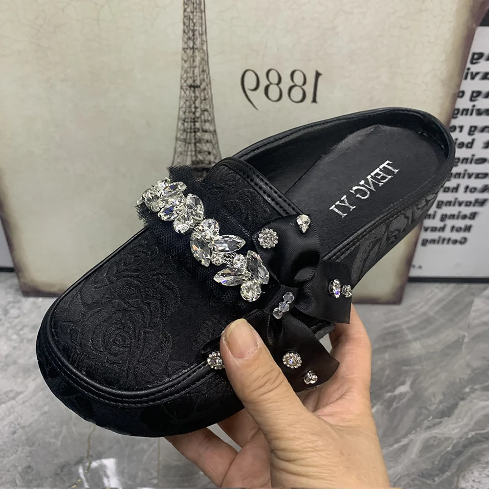 Moda w stylu Retro kapcie damskie Plus rozmiar Rhinestone kobiece półpłaskie kapcie letnie sandały damskie markowe buty damskie