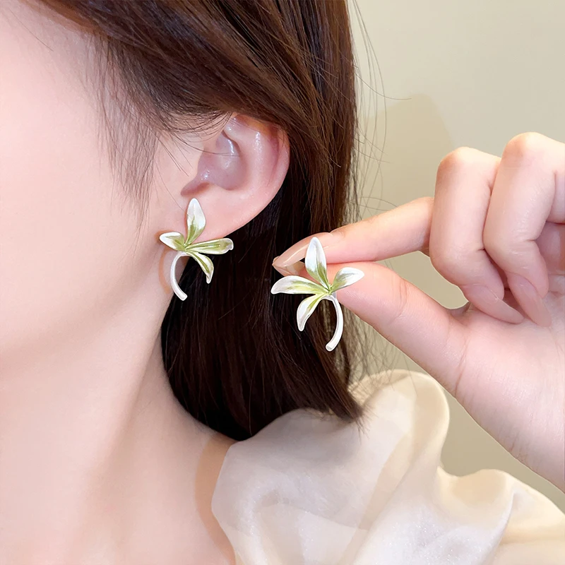 Neue Farbverlauf Grün-Silber Blumen-Ohrstecker Elegante Emaille Blumen-Ohrringe Trendiger Damenschmuck für Alltag Büro Dating – Detail 5