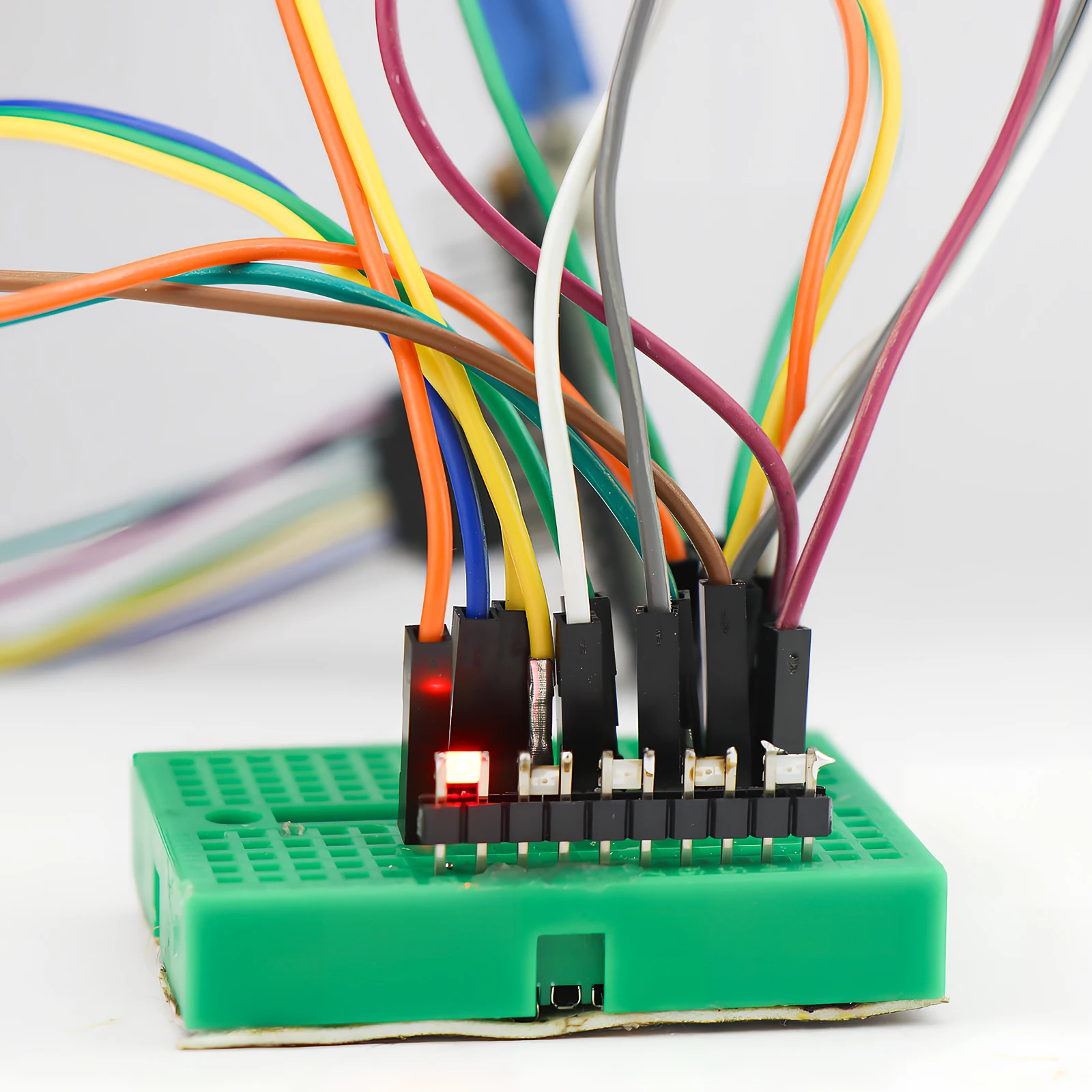 

840Pcs Jump Wire Breadboard Kit Assorted Lengths Flexible Insulated Wires for DIY Electronics Prototyping Circuit Projects