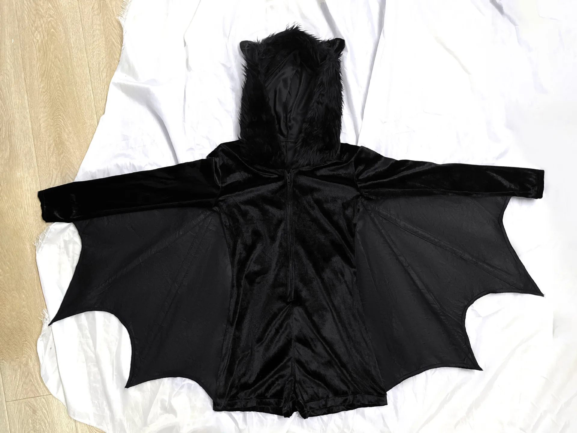 Combinaison Chauve-Souris en Velours à Capuche avec Ailes – photo 7