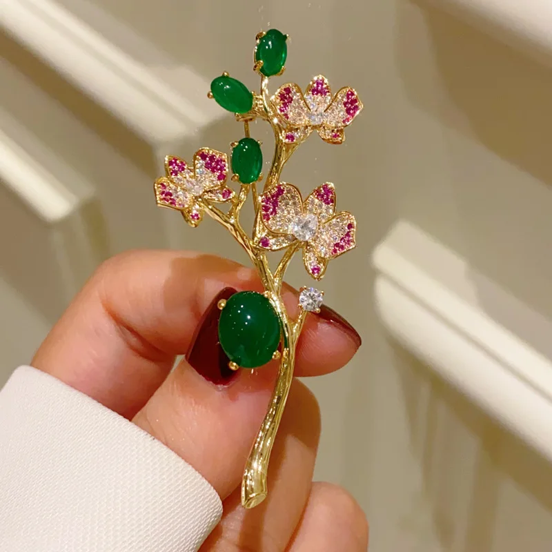 

New Chinese Retro Magnolia Brooches for Women High-grade Luxury Micro-inlaid Zircon Colored Corsage Accessories Suit Sweater Pin