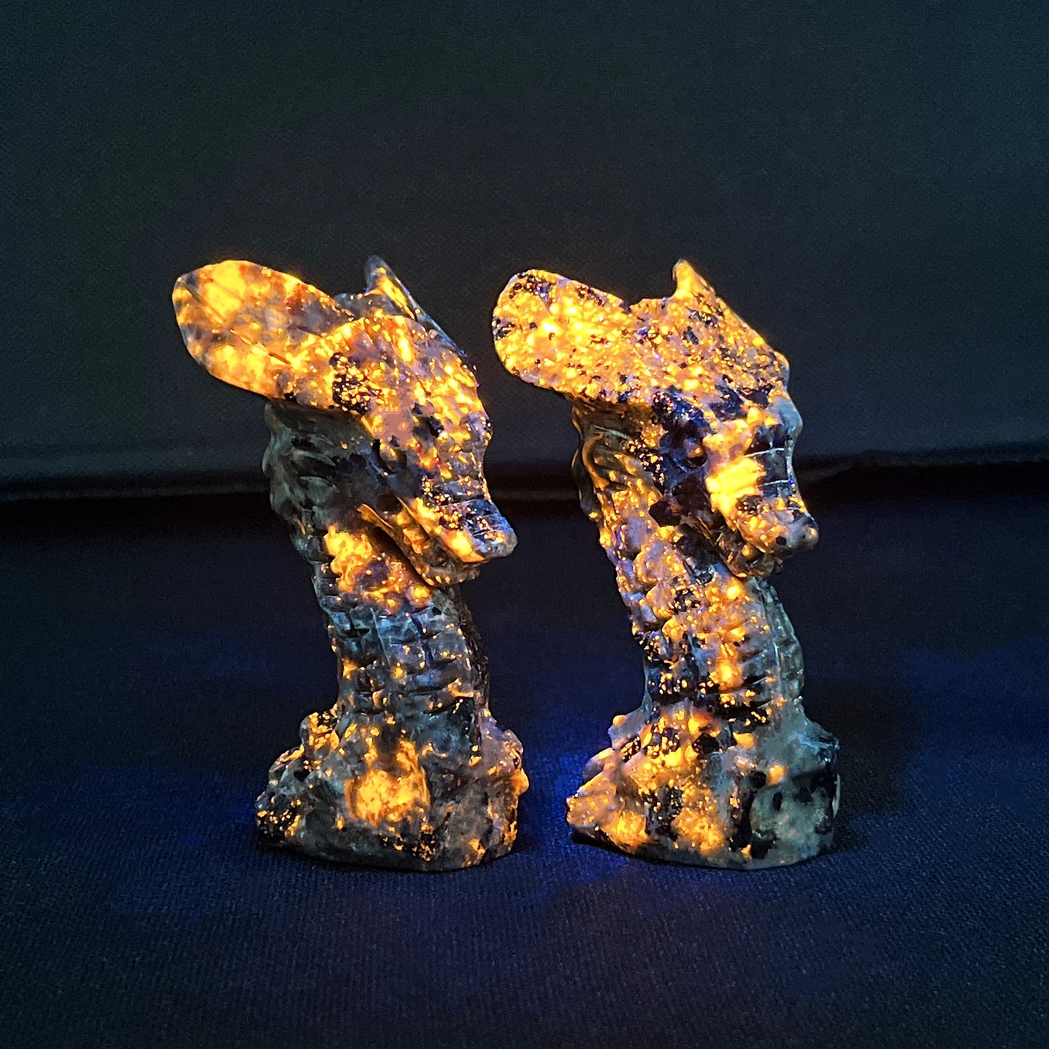 75mm Natural Yooperlite Dragon Fluoresce Sodalite Figurine Crystal Flame Stones Statue Healing Spiritual Home Office Decor Gift