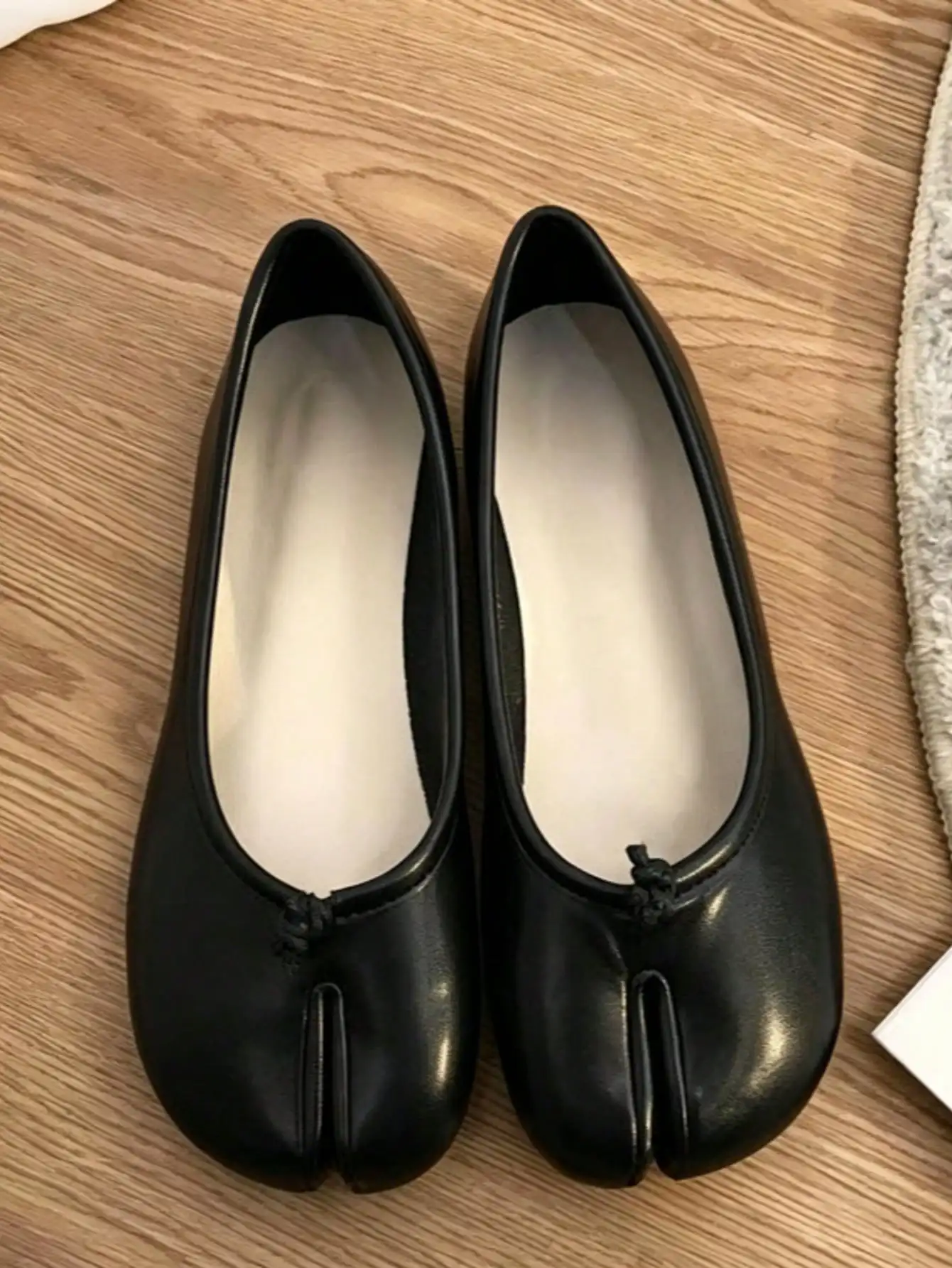 Women Tabi Split Toe Slip On Flats, Bow Decor PU Leather Vintage Flat Shoes, Minimalist Casual Office Daily Ballet Footwear