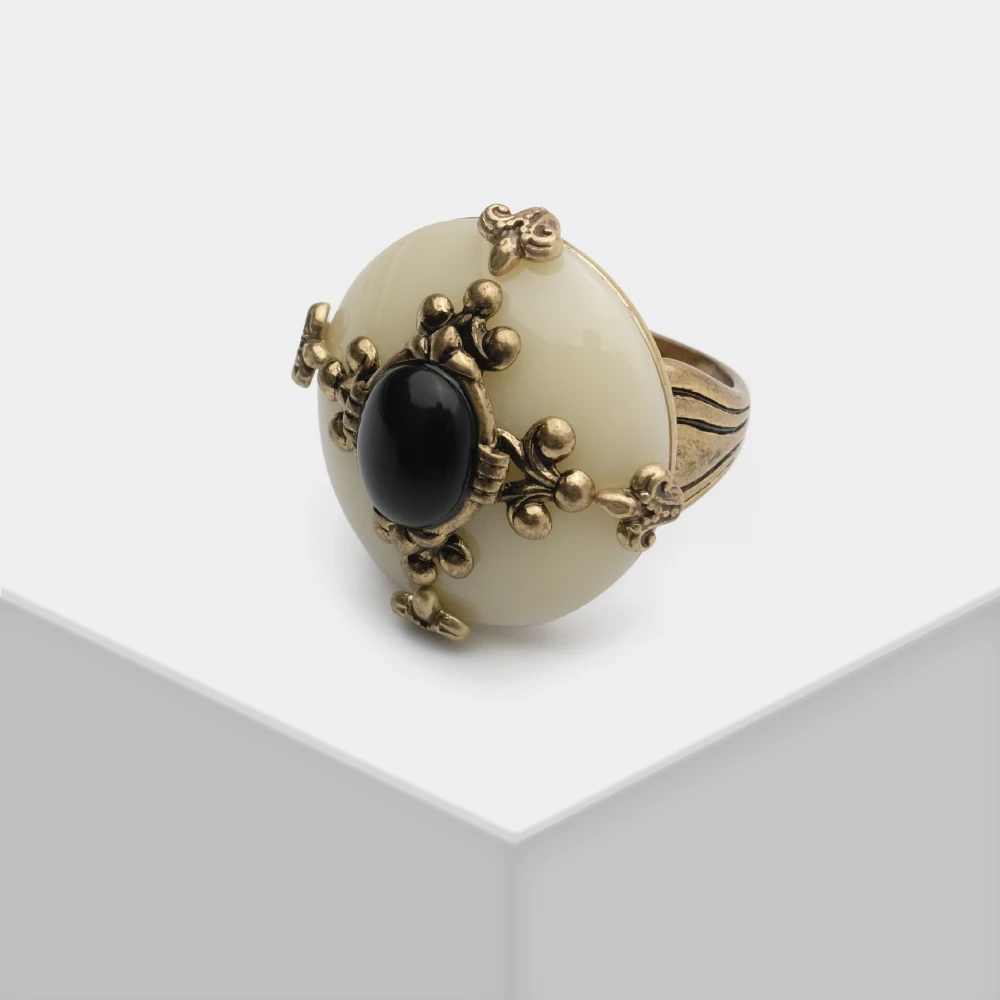 Amorita boutique vintage white agate design party ring