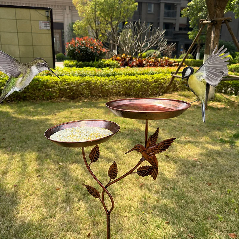 Double plate bird feeder floor plug, outdoor courtyard garden decoration, retro wrought iron hummingbird shape bird feeding