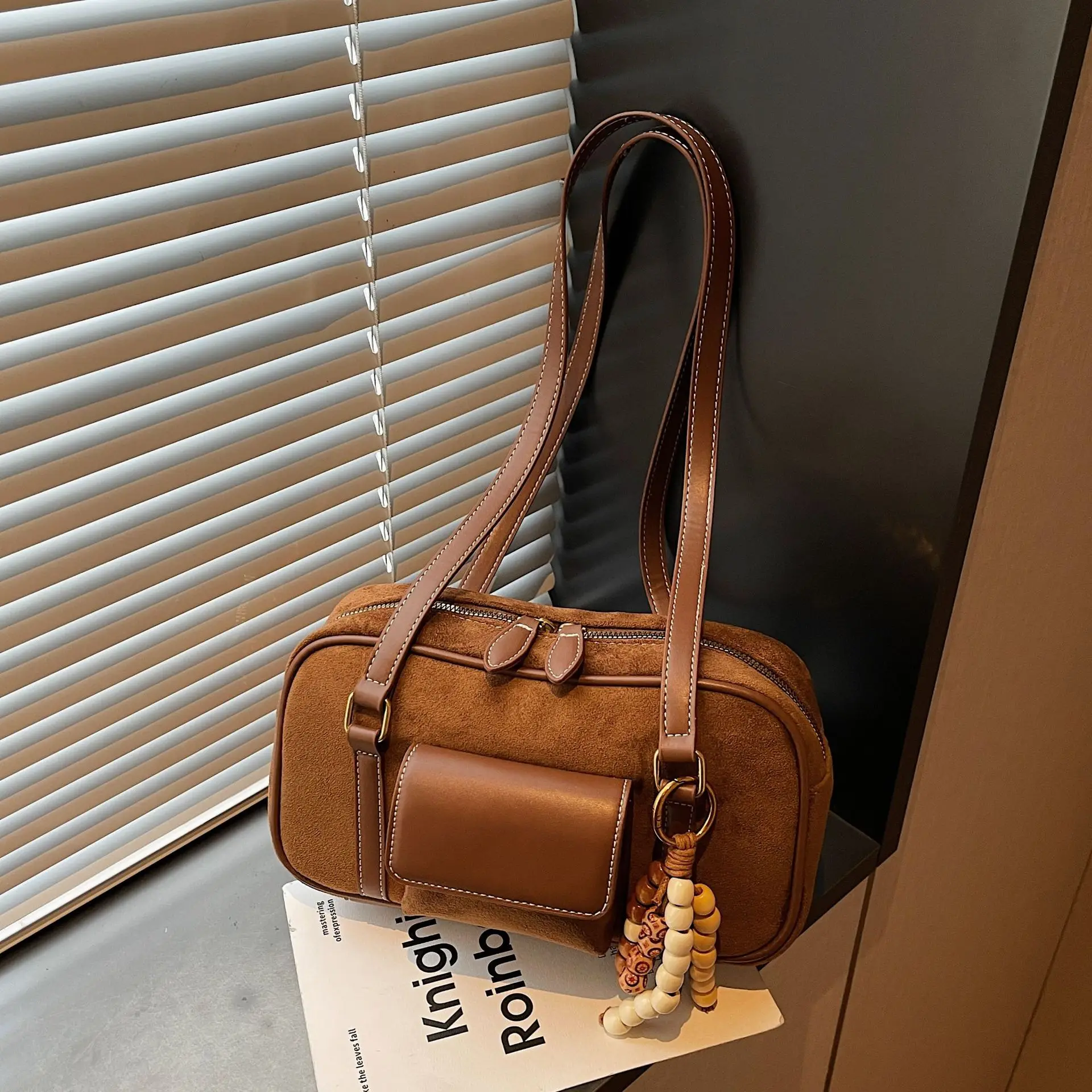 

Осень 2025 года, винтажная замшевая сумка-тоут для женщин, большая вместительная сумка на плечо, повседневная сумка в стиле ретро для работы, вместительная холщовая сумка-шоппер