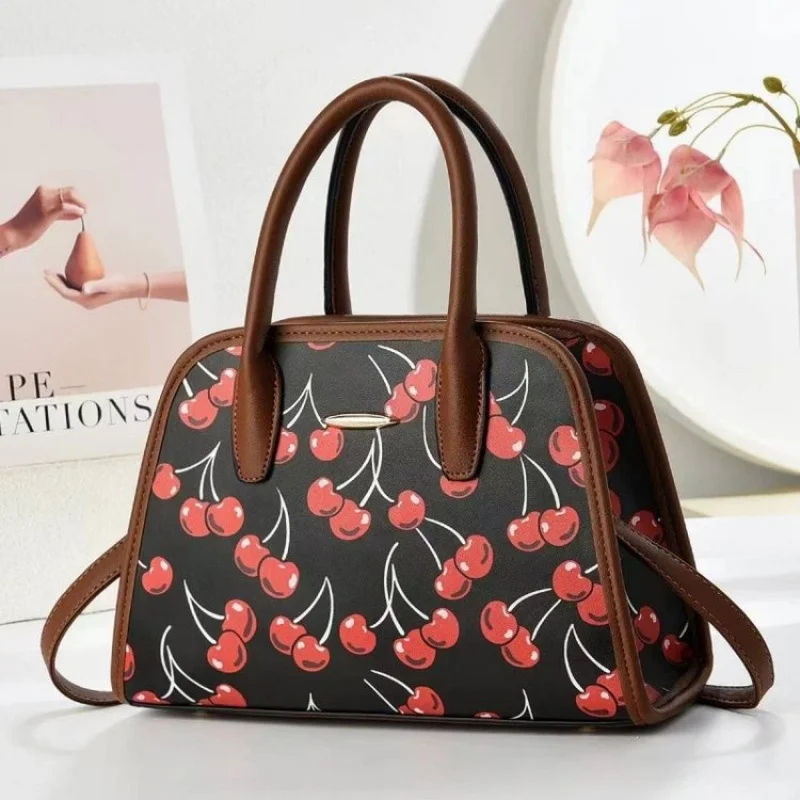 

Parisian Inspired Turn Lock Bag For Ladies With Signature Hardware And High Quality Pebbled Leather