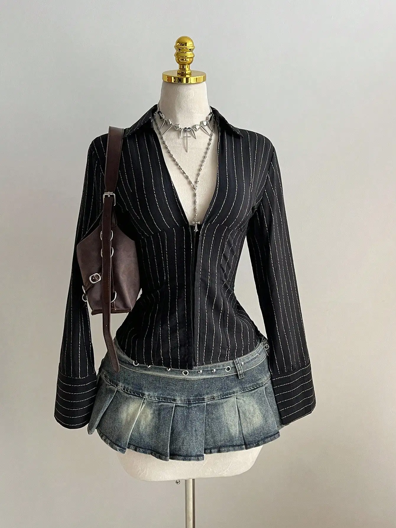 

Черная блузка с V-образным вырезом, в полоску, приталенного кроя, на пуговицах, с длинными рукавами, для повседневной носки и поездок на работу