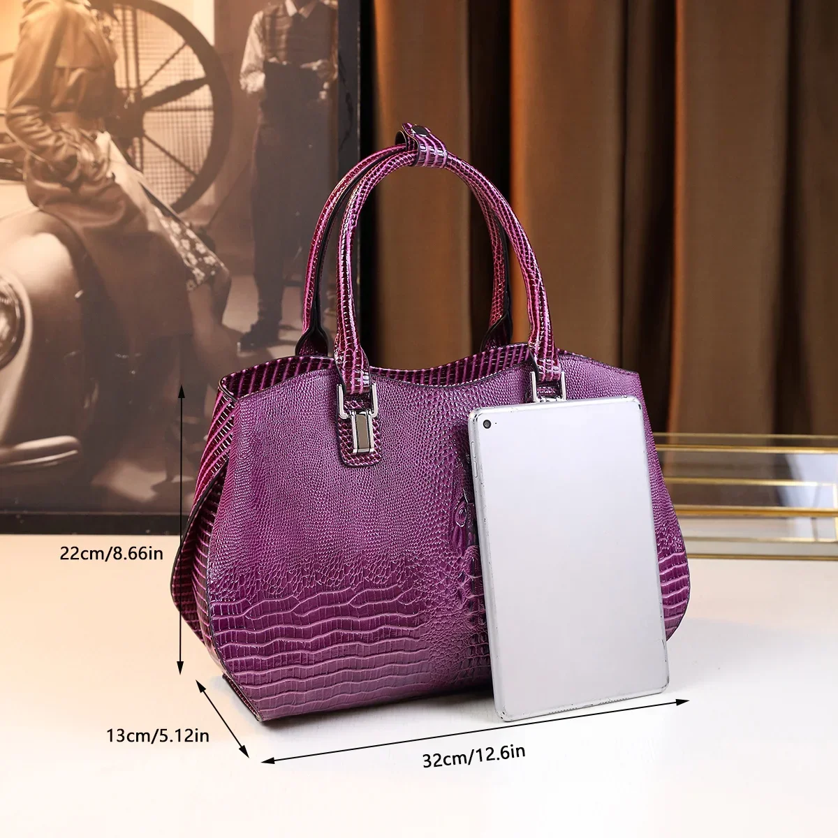 Large capacity, light luxury, stylish and versatile handbag for middle-aged mothers with crocodile pattern