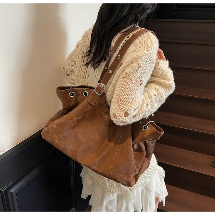 Large Vintage Women's Handbag description 14