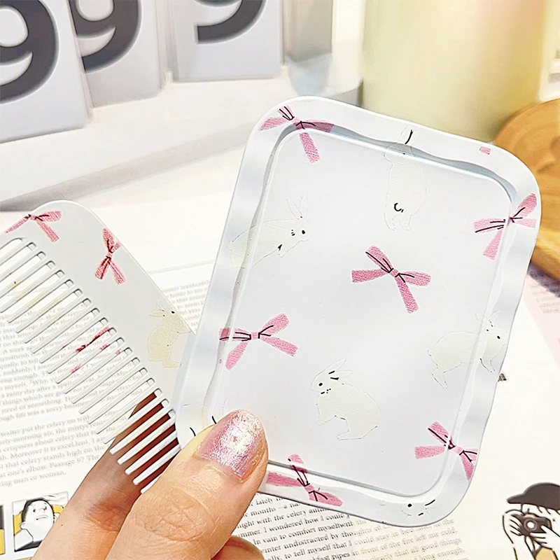 Espejo de maquillaje plegable con tapa abatible y lazo de conejo blanco, espejo de bolsillo portátil, espejo de maquillaje cosmético rectangular para mujer con peine