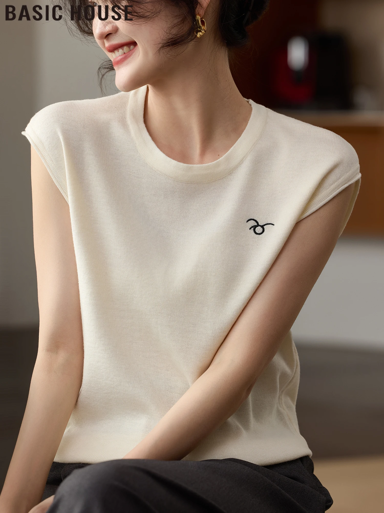 

Женский повседневный вязаный топ Basic House с круглым вырезом и подплечниками, летняя модная вязаная одежда, коллекция Лето 2026