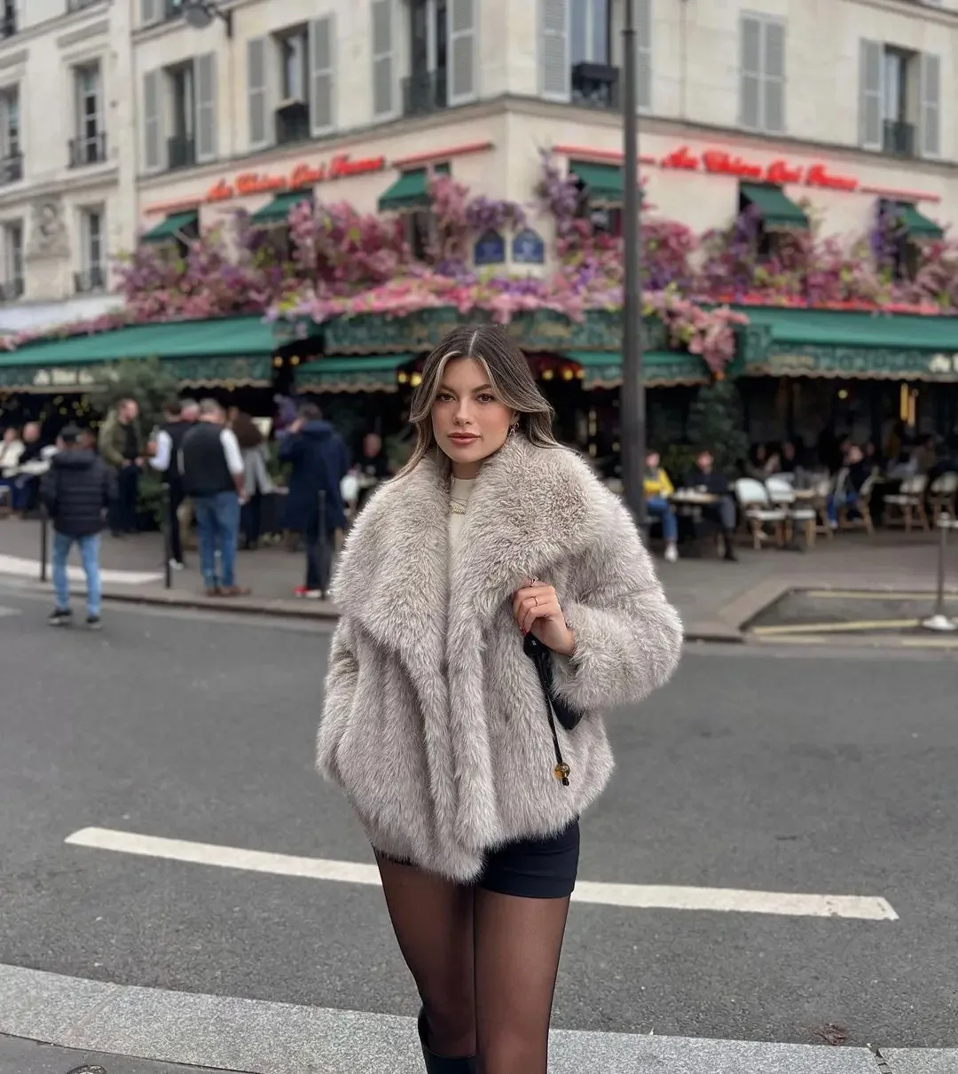 Women's Artificial Fur Coat with Large Lapel Short Fashionable Fox Fur Style Fluffy Plush Clothing for Ladies