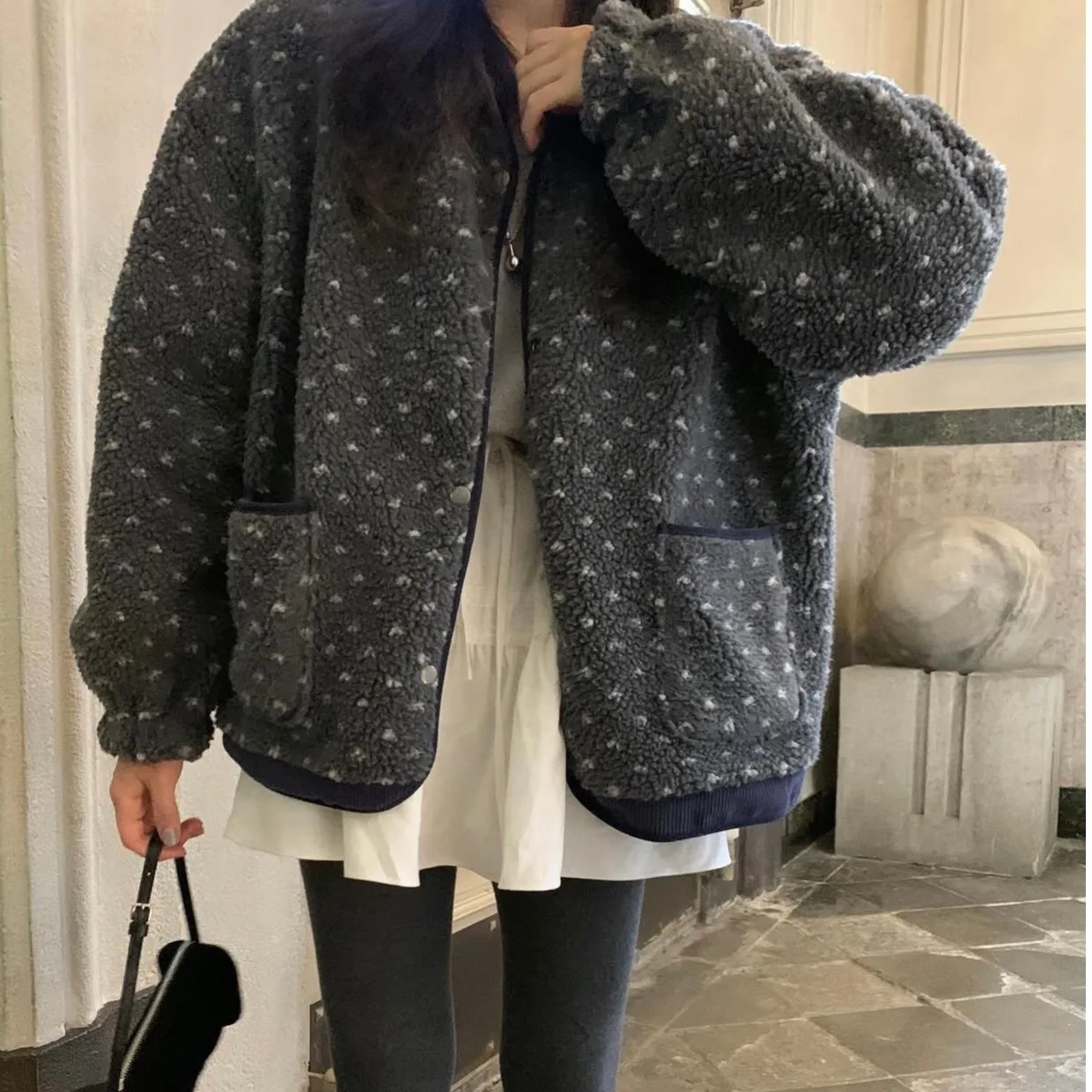 

Женская шикарная повседневная куртка из меха ягненка, осенне-зимняя новинка, корейский универсальный свободный крой, ленивый топ