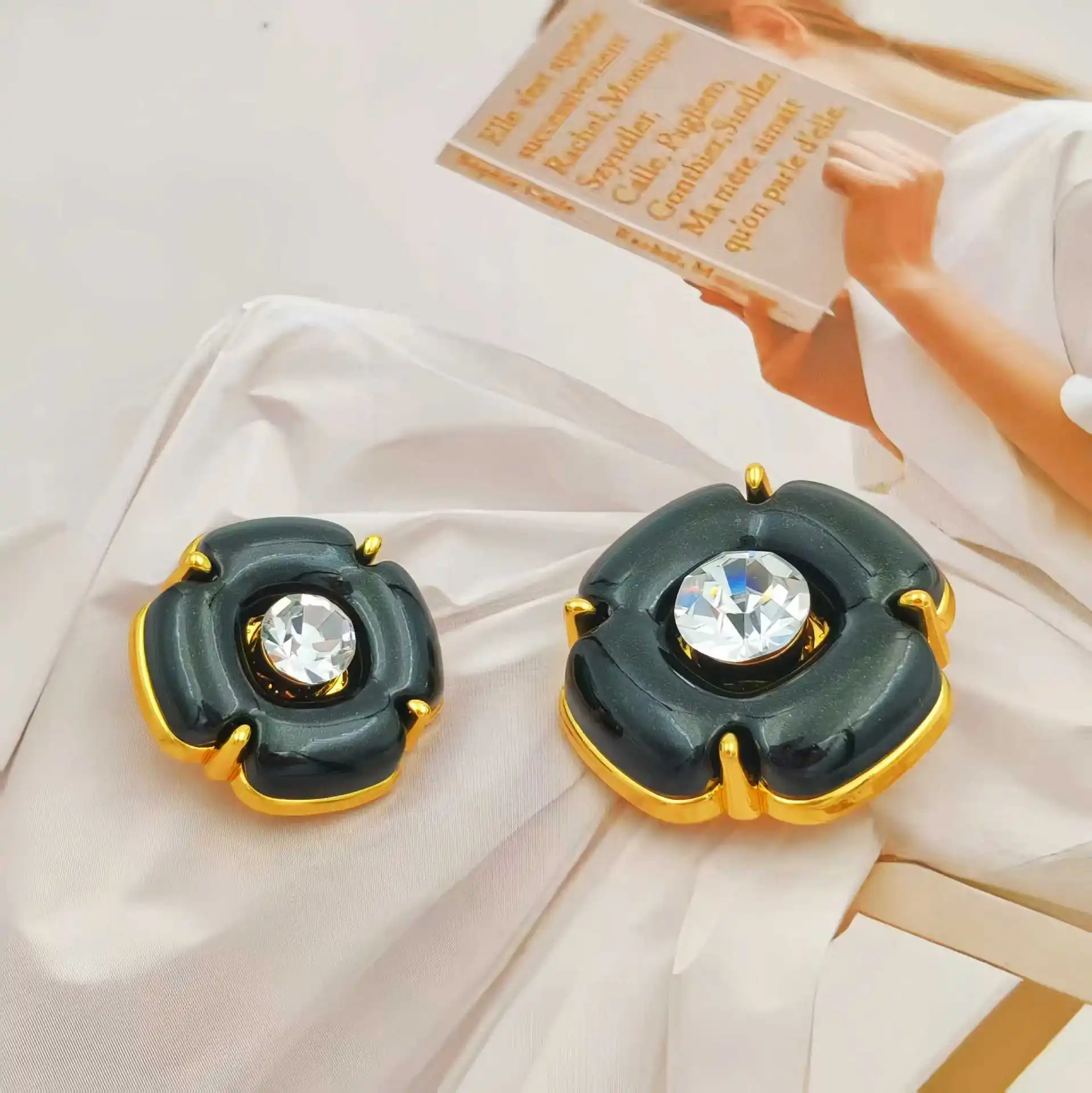 جديد ريترو الكورية نمط الماس جزءا لا يتجزأ من أزرار معدنية DIY بها بنفسك كتلة اللون فستان بتصميم بدلة مع مخيط يدويا الملابس الخياطة الملحقات