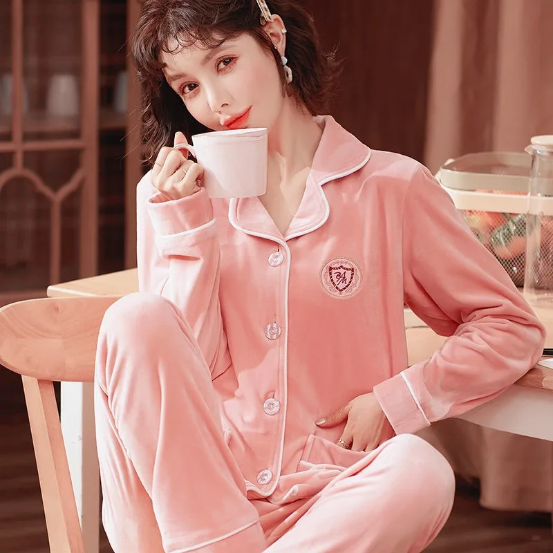 Pijama de terciopelo Coral para mujer, ropa de dormir, cárdigan fino, conjunto de ropa de casa para madre, otoño e invierno, novedad de 2024