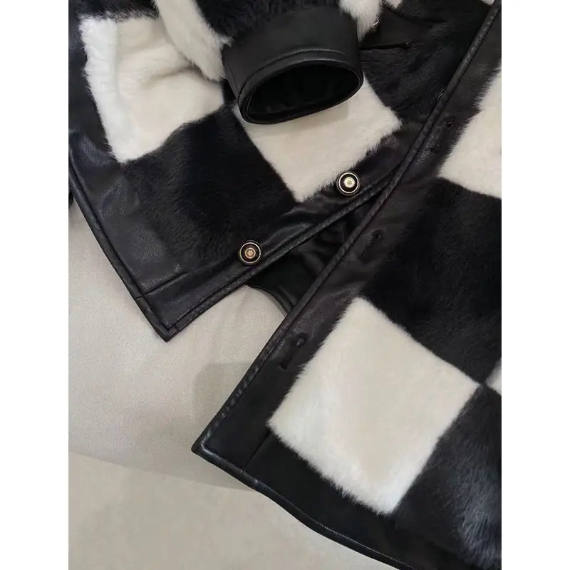 2023 Autumn Winter Design Sense Black White Checkerboard Patchwork Leather Jacket For Women With Small Short Style Explosive