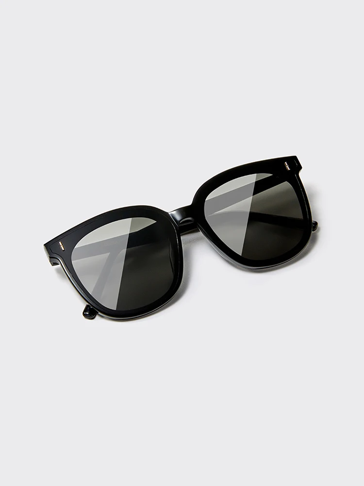 Guukahero Minimalist Black Frame Nylon Sunglasses Women's UV Protection Large Face Slimming Trendy Eyewear Winter Collection