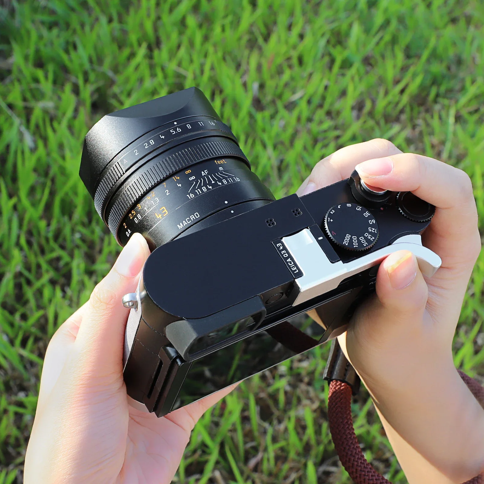 Metalowa kwadratowa osłona obiektywu Haoge LH-LQ343B kompatybilna z aparatem Leica Q3-43 Q3