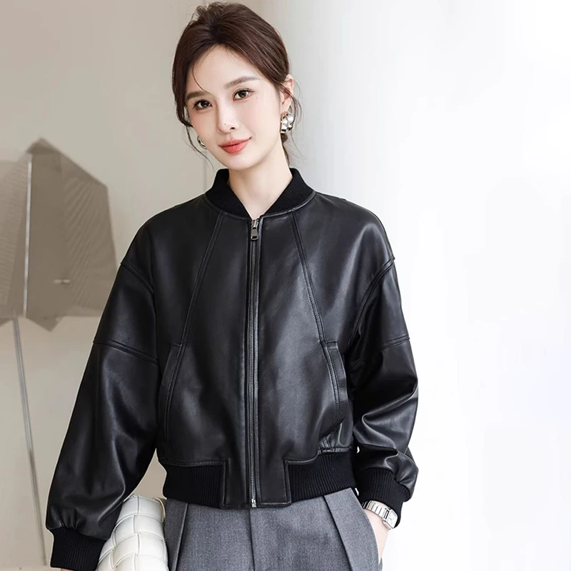 แจ็คเก็ตหนังเทียมสไตล์อเมริกันย้อนยุคสำหรับผู้หญิง แฟชั่นฤดูใบไม้ผลิและฤดูใบไม้ร่วง แจ็คเก็ตบอมเบอร์แบบครอปมีซิป แจ็คเก็ตหนัง PU สไตล์นักขี่มอเตอร์ไซค์สำหรับผู้หญิง