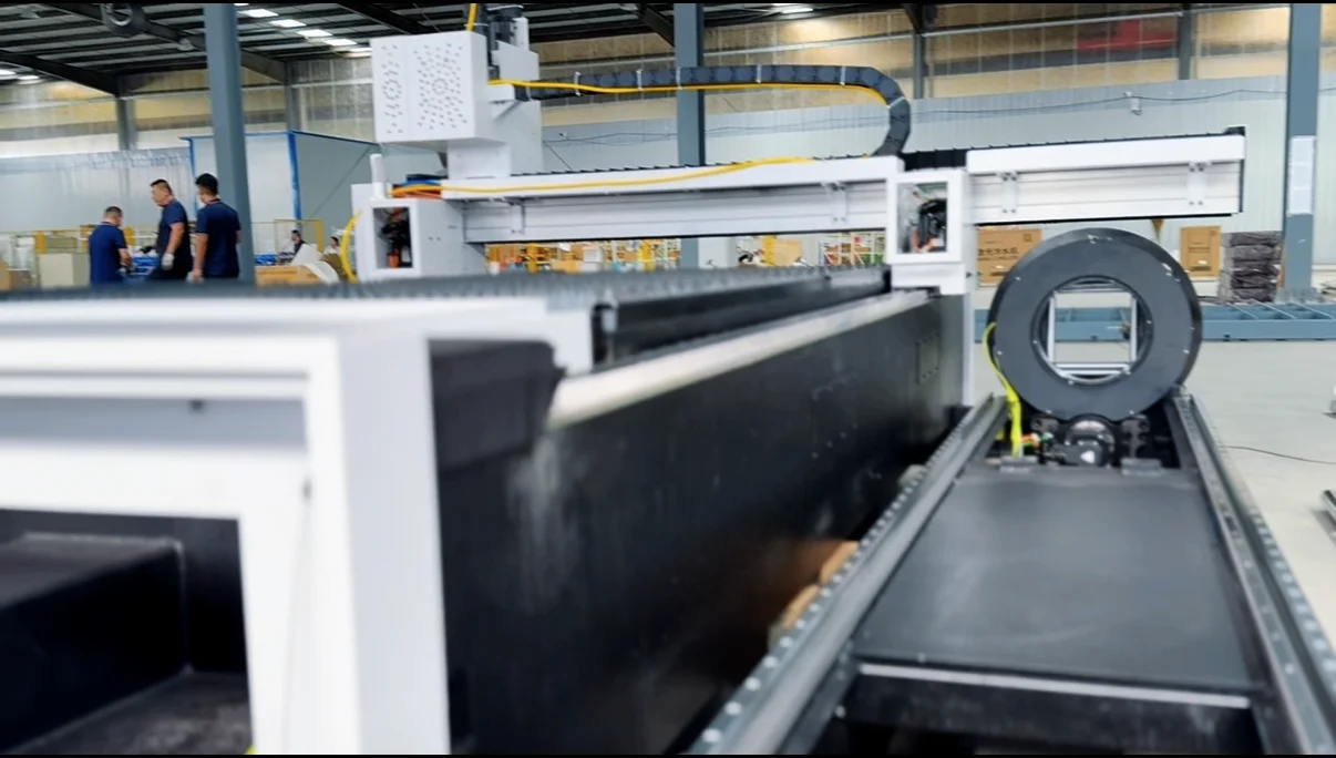 سعر تنافسي أفضل جودة 3kw CNC ورقة أنبوب الألياف آلة القطع بالليزر المياه الحديد لوحة الألياف الليزر للمعادن النحاسية