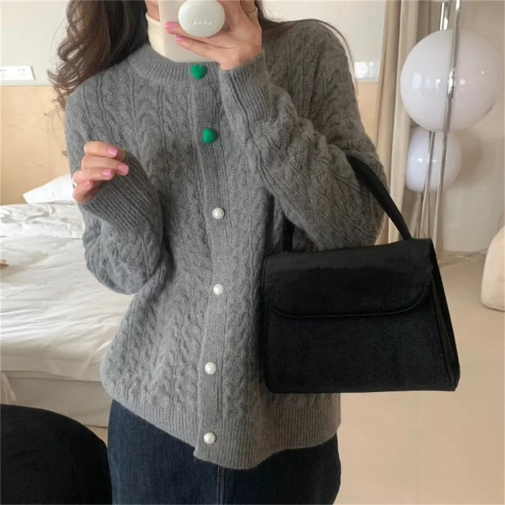 

Round Neck Love Button Twist Knitted Cardigan for Outer Wear 2024 Autumn and Winter New Korean Fashion Sweater Women's Jacket