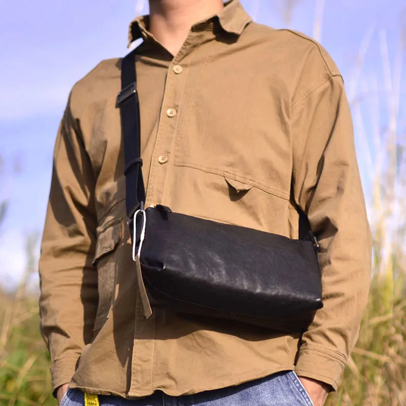 

AETOO Leather crossbody bag men's small span bag plant tanned head layer cowhide shoulder bag casual trend small backpack simple